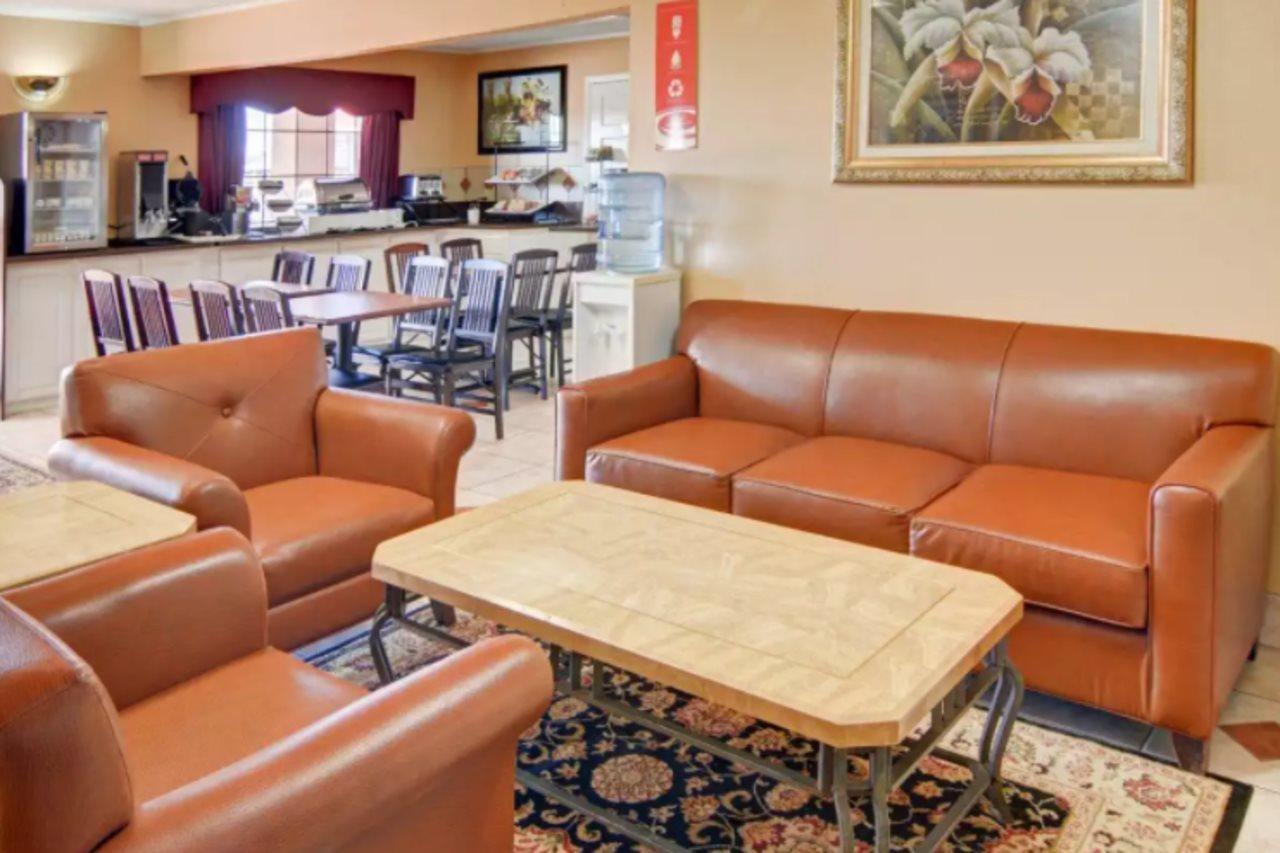 Super 8 By Wyndham Decatur Texas Hotel Buitenkant foto