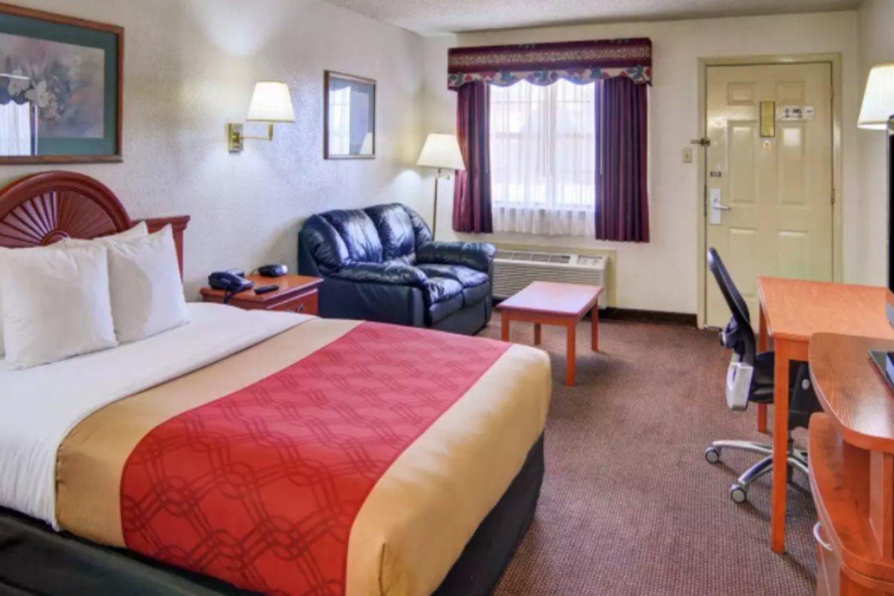 Super 8 By Wyndham Decatur Texas Hotel Buitenkant foto