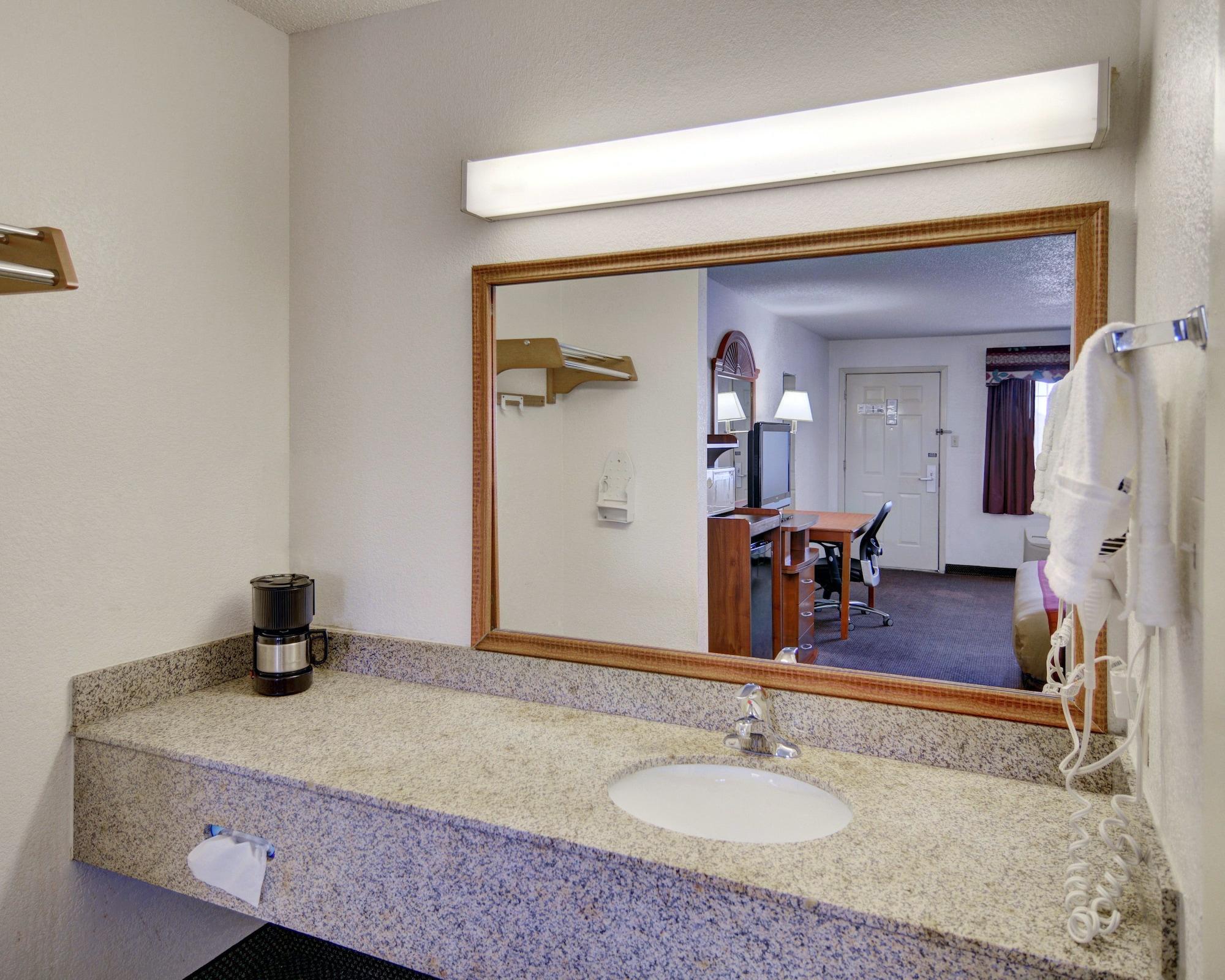 Super 8 By Wyndham Decatur Texas Hotel Buitenkant foto